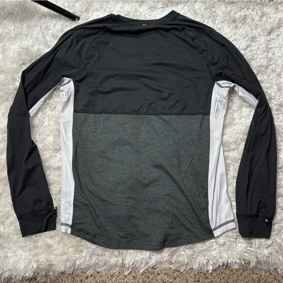 American Eagle Long Sleeve - Picture 7 of 7